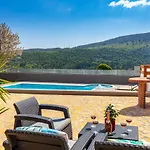 Villa Relax, Private Pool,barbecue! Omiš
