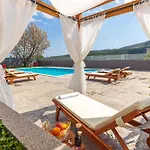 Relax, Private Pool,barbecue! Villa Omiš