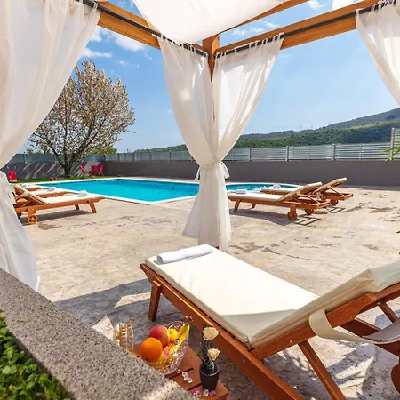 Villa Relax, Private Pool,Barbecue! Villa Omis