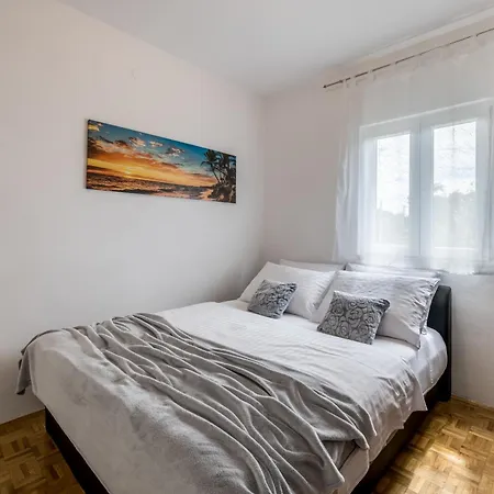 Villa Relax, Private Pool,Barbecue! Омиш
