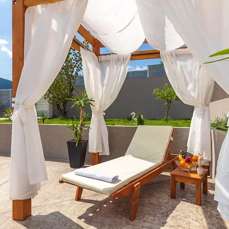 Relax, Private Pool,barbecue! Omiš